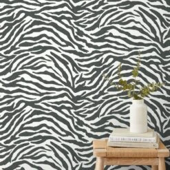 Dunelm Zebra Monochrome Wallpaper -Cool Decoration 30783357 alt03