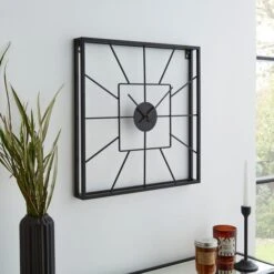 Dunelm Indoor Outdoor London Clock 45cm -Cool Decoration 30791944 alt01